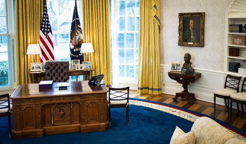 Scrisorile președinților americani la predarea mandatului. Va duce Joe Biden mai departe tradiția și îi va lăsa câteva rânduri lui Trump în Biroul Oval?