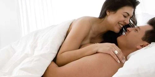 cuplu face sex