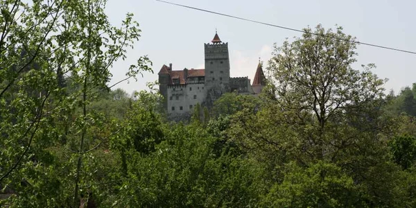 Castelul Bran este cel mai atractiv obiectiv turistic din ţară, cu peste 1 milion de vizitatori, anual. Arhivă. 