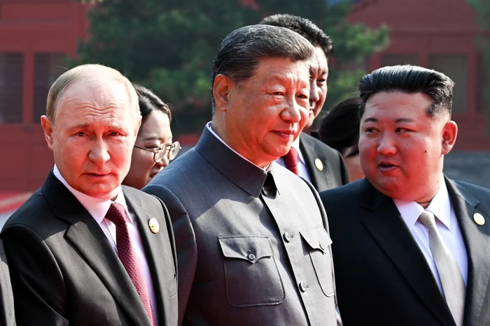 Xi Jinping, flancat de Vladimir Putin și Kim Jong Un (Foto: Profimedia)