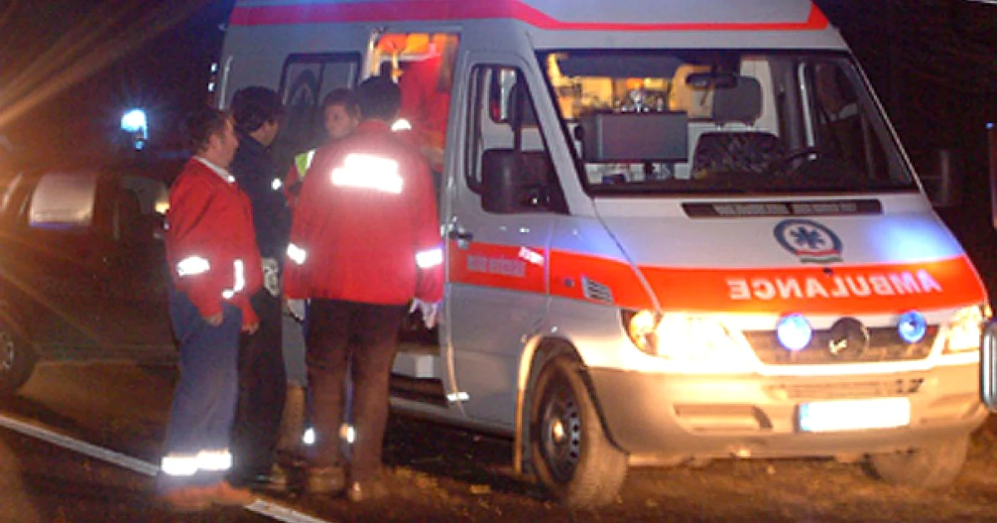 Pasagerii răniţi au fost transportaţi cu ambulanţa la spital 