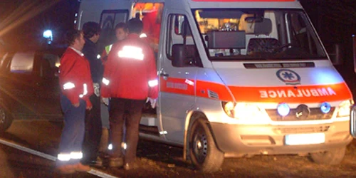 Pasagerii răniţi au fost transportaţi cu ambulanţa la spital