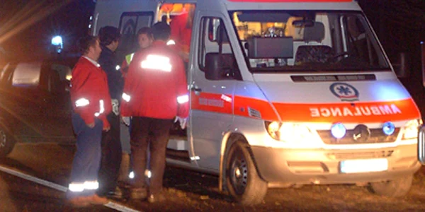 Pasagerii răniţi au fost transportaţi cu ambulanţa la spital 