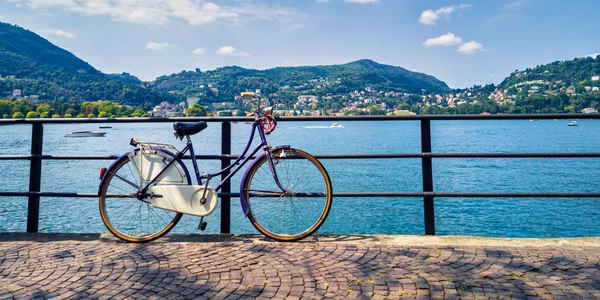 Bicicletă lacul Como FOTO Shutterstock 