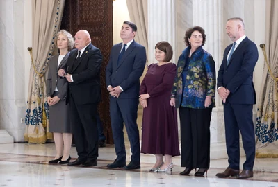 FOTO Mediafax. Jurământ judecători CCR: Elena Simina Tanasescu, Cristian Deliorga, Gheorghe Stan, Mihaela Ciochina, Laura Iulia Scantei si Dimitrie Bogdan Licu. 