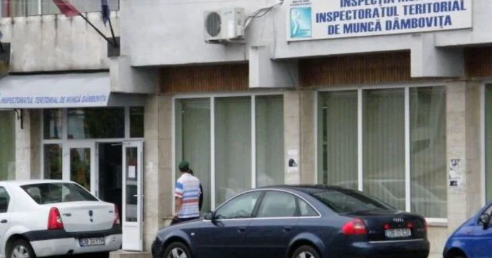 În domeniul relaţiilor de muncă au fost efectuate 126 controale în urma cărora 23 angajatori au fost sancţionaţi cu avertismente şi amenzi în valoare de 315.000 de lei