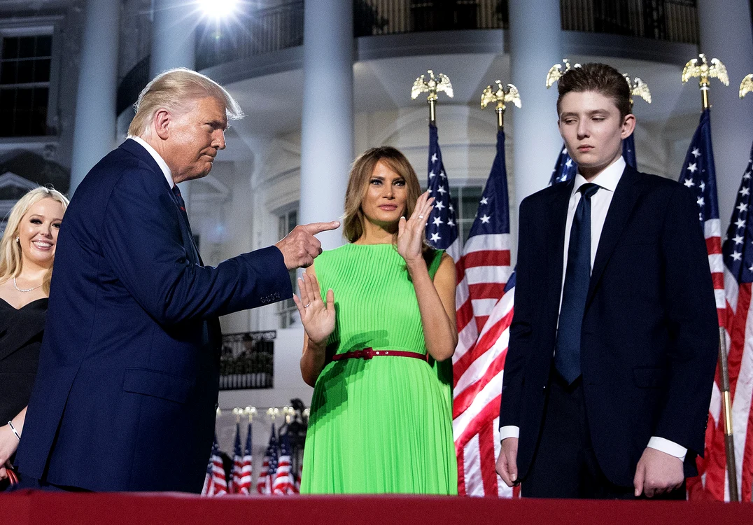 Barron alături de Donald și Melani Trump/FOTO:Getty Images