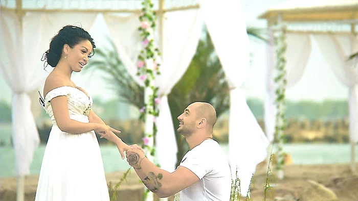 Cristi i-a cerut mâna Andreei şi i-a pus inelul pe deget