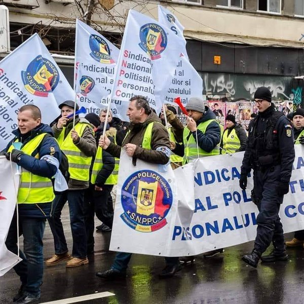 Continuă protestele în sistemul bugetar. Polițiștii din Penitenciare: „Ne cerem scuze românilor că nu îi putem păzi de hoții din Guvern” 