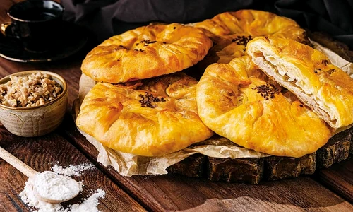 placinte cu carne tocata si varza jpg