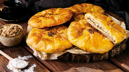 placinte cu carne tocata si varza jpg