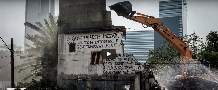 Locuitorii favelelor din Rio de Janeiro au fost persecutați de autoritățiFoto: Youtube