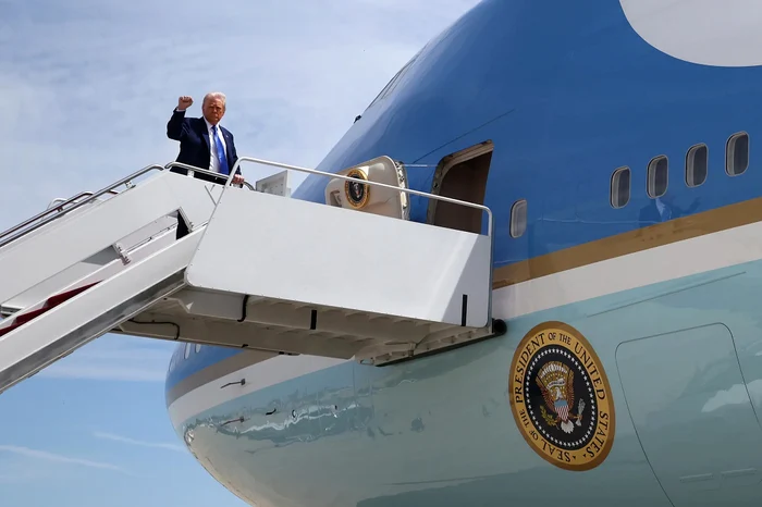 Donald Trump consideră cadoul Qatarului de nerefuzat. FOTO: X / @JvniorLive