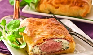 placinta umpluta cu carne si branza 580x400 jpeg