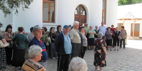 enoriasi protestatari la biserica Sf Spiridon Barlad