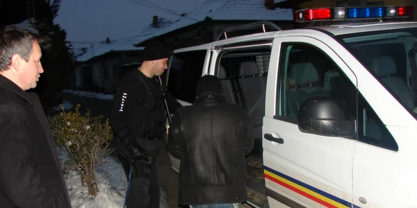 Poliţiştii mehedinţeni sunt pe urmele celorlalţi doi bărbaţi