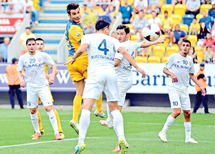 
    Mutu a deschis scorul în minutul 2, prin această lovitură de capFoto: Răzvan Păsărică  