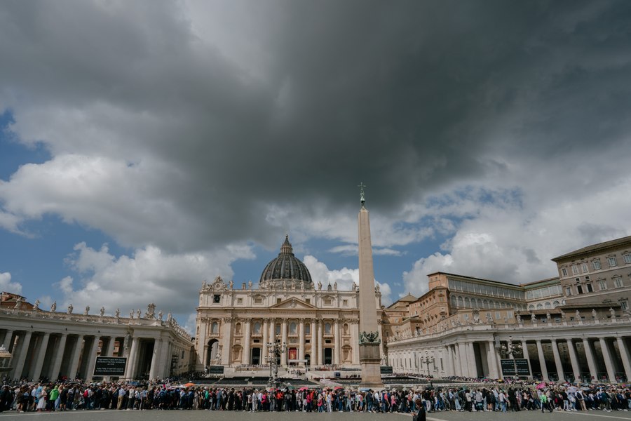 Cardinalii au stabilit data Conclavului pentru alegerea noului Suveran Pontif