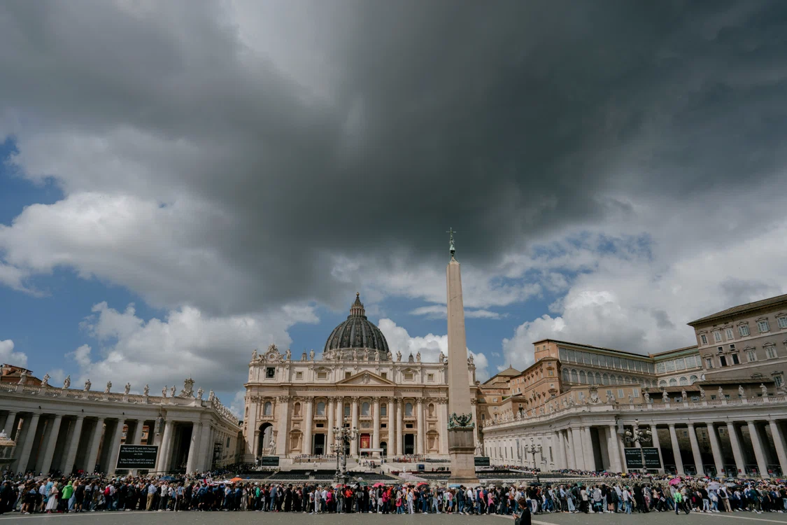 Vaticanul plin de oameni care vor să prezinte un ultim omagiu Papei Francisc