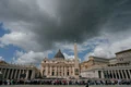 Credincioși aduc un ultim omagiu Papei Francisc la Bazilica Sfântul Petru (San Pietro) din Vatican. FOTO Inquam Photos / Andrei Pungovschi
