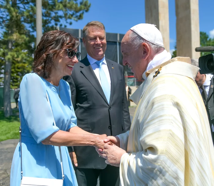 Viorica Dăncilă a purtat o ținută sobrăFoto Captură ecran