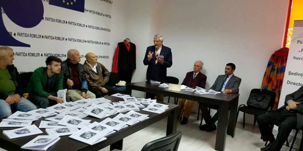 Preşedintele romilor din Bacău a lansat cartea Ksatriya