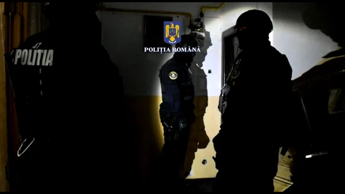Polițiștii au efectuat percheziții în Iași. FOTO IPJ Buzău