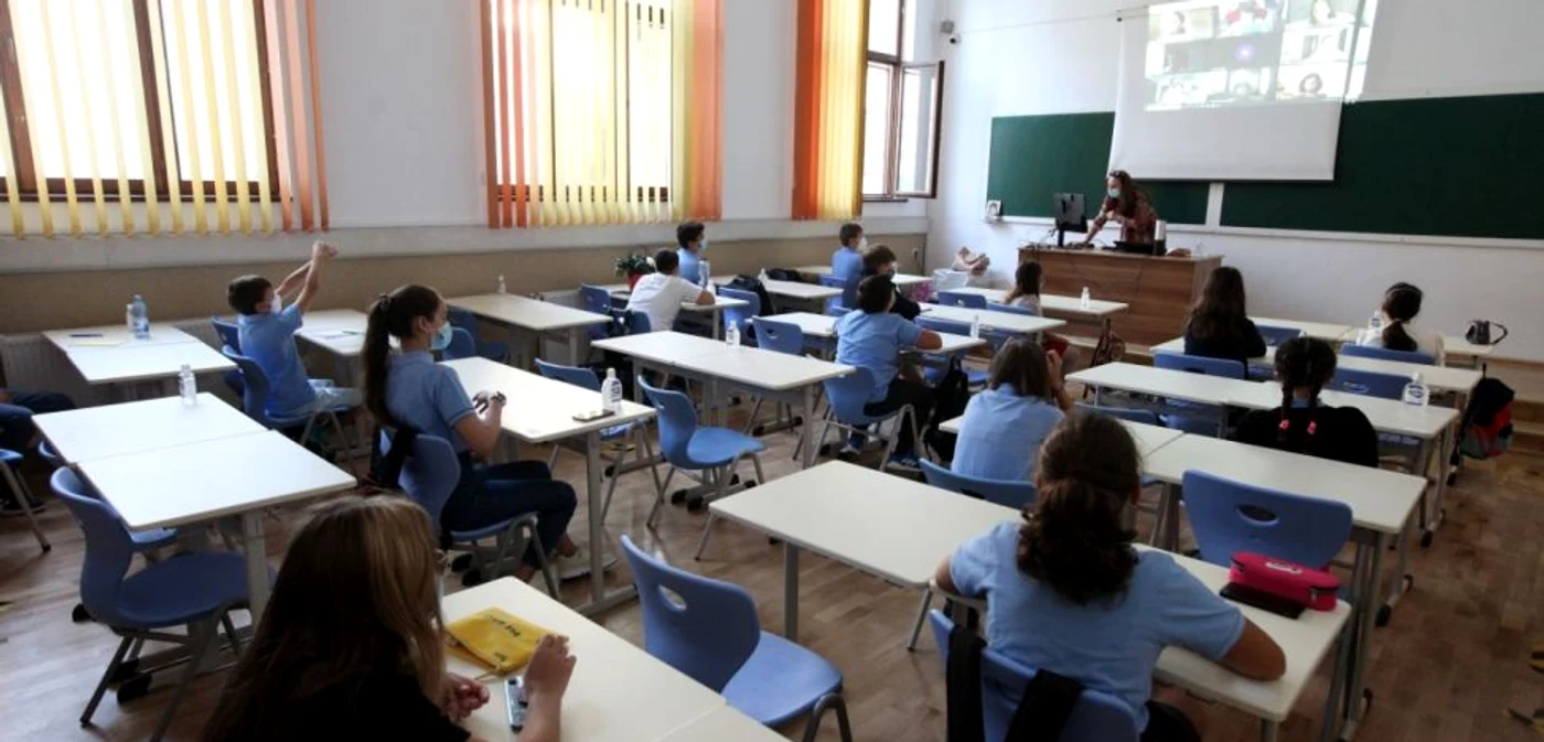 Elevii din două clase şi mai multe cadre didactice din judeţul Gorj se află în izolare   FOTO Sever Gheorghe