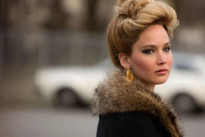 Actriţa Jennifer Lawrence, în rolul Rosalyn Rosenfeld din filmul „American Hustle/ Ţeapă în stil american“ FOTO Ascot Elite