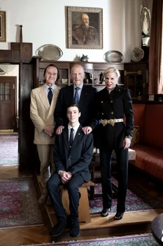 Regele Simeon al Bulgariei cu ginerele Kitin Munoz, nepotul său, Simeon Hassan, si fiica lui, Printesa Kalina. FOTO: Profimedia