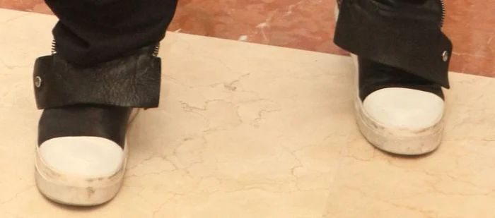 Tavi Clonda se îmbracă în general casual