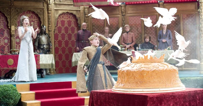 Faimoasa scenă în care regele Jeoffrey Baratheon este otrăvit la propria nuntă FOTO HBO/ Facebook