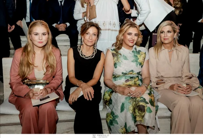 Maxima și Amalia Atena PNG