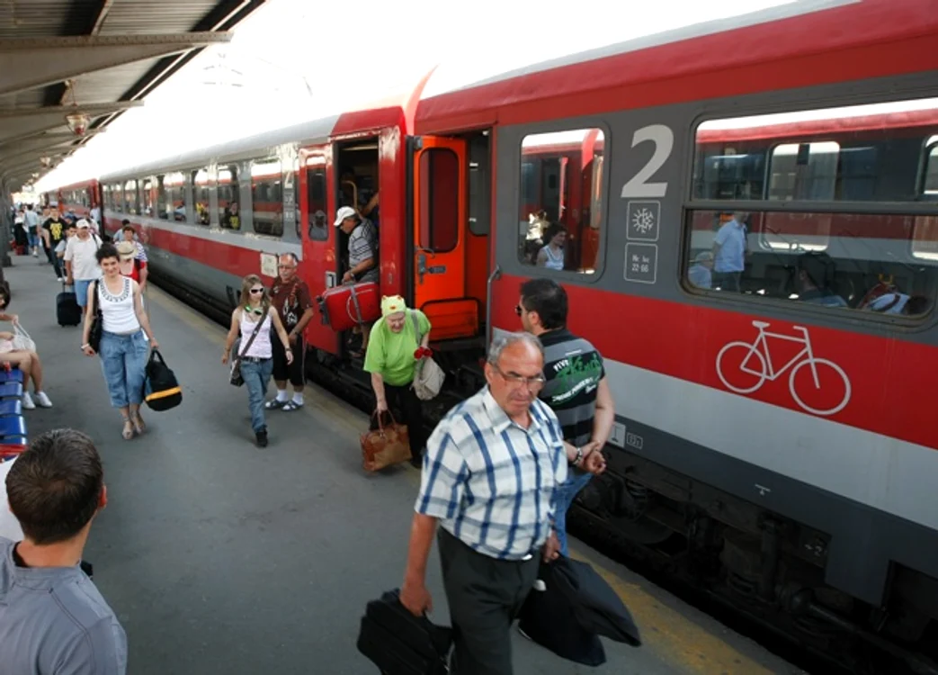 
    Cărţile vor fi legate cu lanţuri în vagoanele trenurilor  