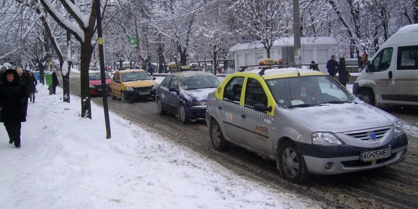 Mulţi şoferi renunţă la maşinile personale şi iau taxiul