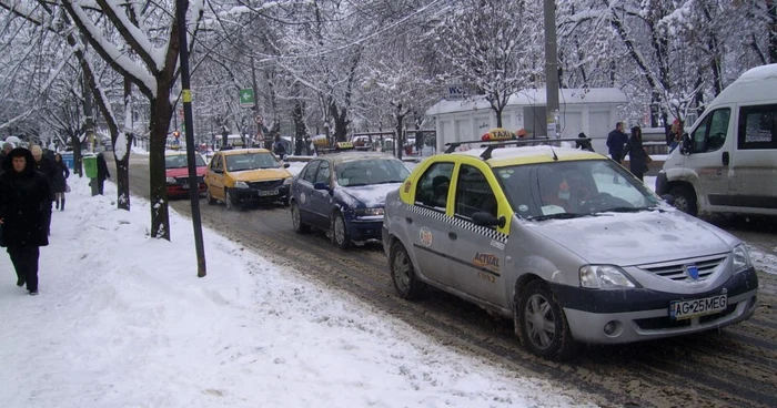 Mulţi şoferi renunţă la maşinile personale şi iau taxiul