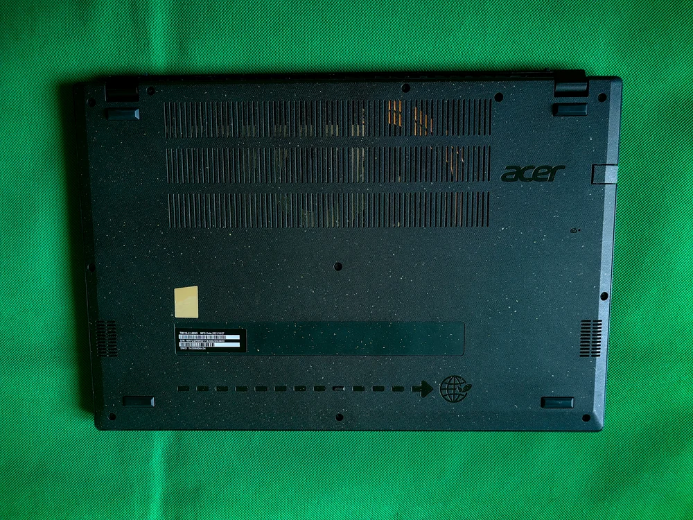 Acer TravelMate Vero TMV15 51 spate (1) jpg