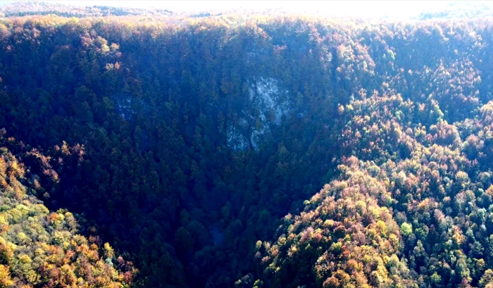 Locul greu accesibil unde se află peștera din Vașea Rea /  Foto: Daniel Guță