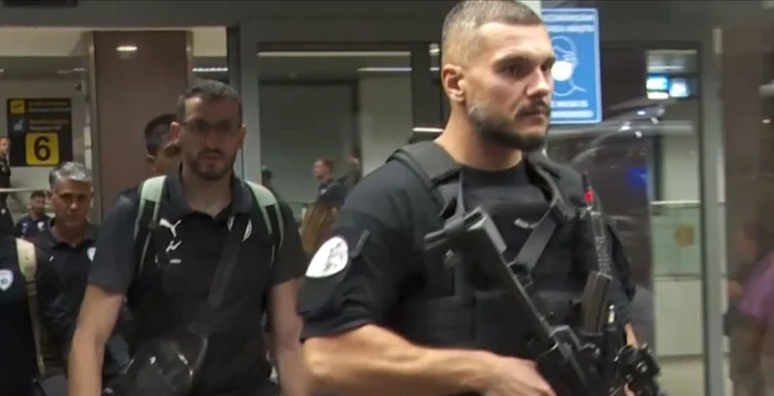 La București, israelienii au fost însoțiți de trupe speciale cu armele la vedere. Foto gsp.ro