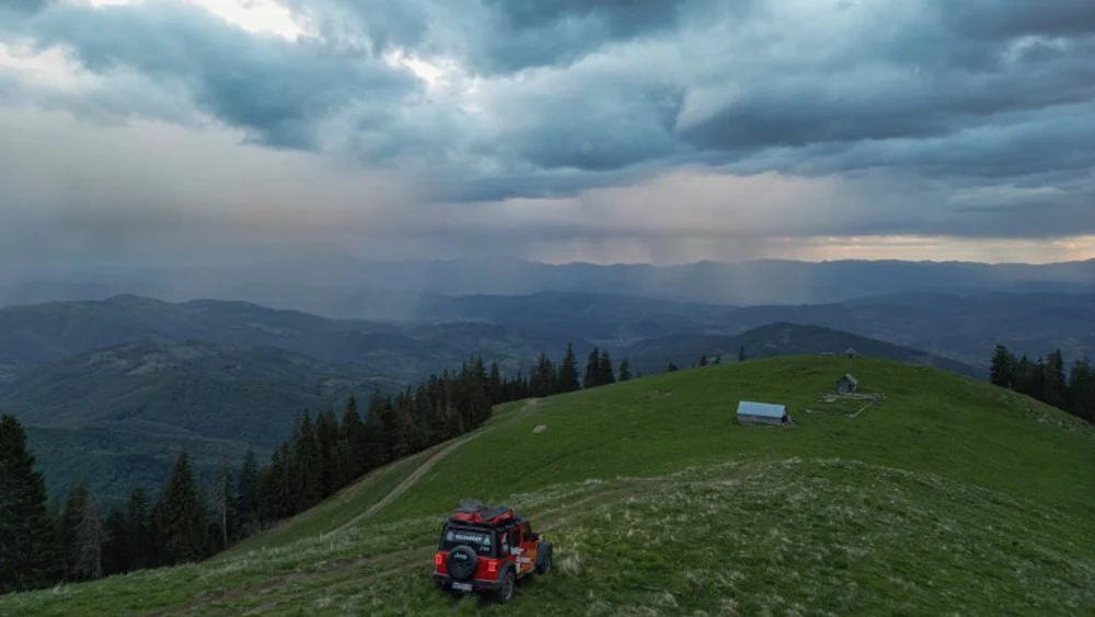 Operațiune de salvare în Maramureș: Trei tineri ucraineni au fost salvați de pe munte după ce au trecut granița în România