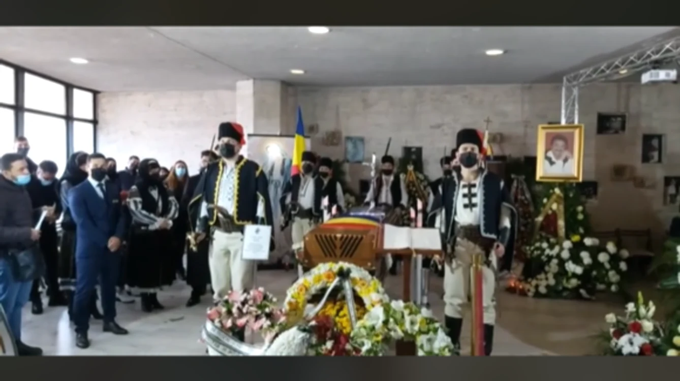 
    Slujba de înmomântare pentru Petrică Mîțu-Stoian a avut loc la Teatrul Național Marin Sorescu din Craiova  