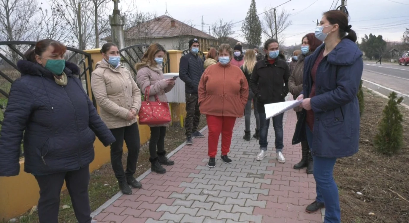 Părinţii ameninţă că nu-şi vor mai lăsa copiii la şcoală dacă nu se revine asupra deciziei FOTO: Adevărul