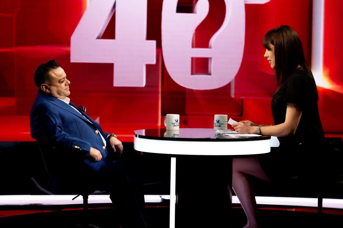 
    Adrian Minune, la “40 de întrebări cu Denise Rifai”foto: Kanal  D  