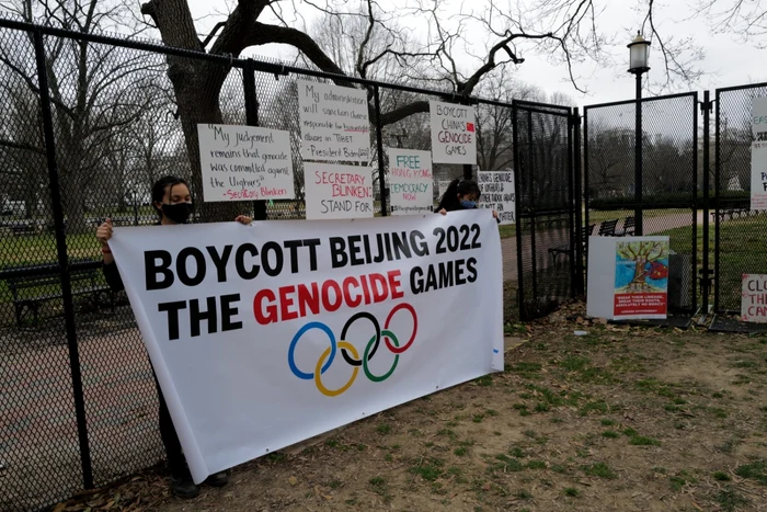 FOTO: Shutterstock - 17 martie 2021: Activiştii uiguri protestează în faţa Casei Albe faţă de genocidul împotriva poporului lor în China, cerând administraţiei Biden să boicoteze Jocurile Olimpice din 2022