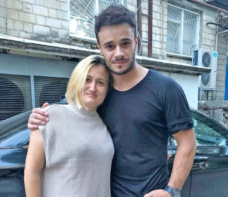 
    Dima Trofim spune că  Rodica l-a susţinut în  cariera artistică, fiindu-i  ca o a doua mamă   