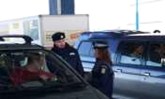 Poliţiştii de frontieră au depistat la verificări falsurile