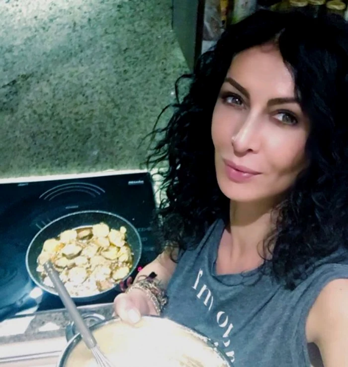 Mihaela este o bună gospodină, știind să prepare atât pește la cuptor, cât și chifteluțe