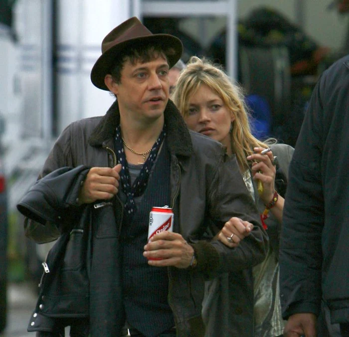 
    Jamie Hince şi Kate Moss s-a căsătorit după patru ani de relaţie. (Foto: Reuters)  