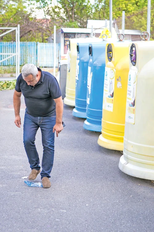 PET-urile trebuie să fie golite de aer, astfel încât să ocupe cât mai puțin loc