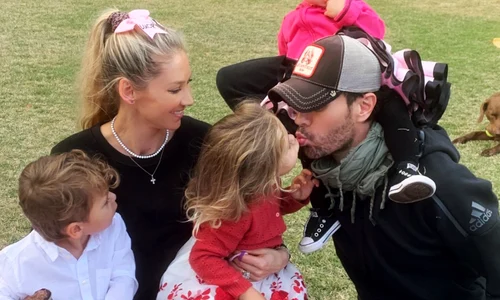 Anna Kournikova, Enrique Iglesias și copiii, Instagram png